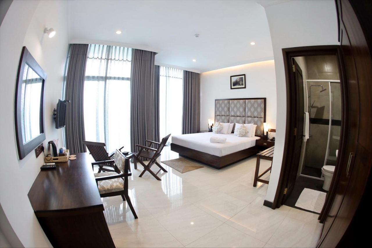 Отель Riverbank 3*